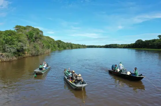 Barco de pesca esportiva